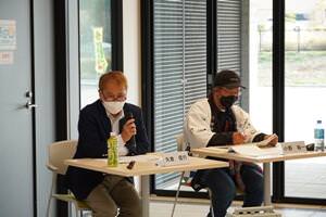 写真｜進行：矢倉 信行、通訳：小野 裕一教授